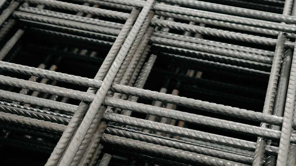 Az automata és a kézi betonacél-vágás és hajlítás különbségei